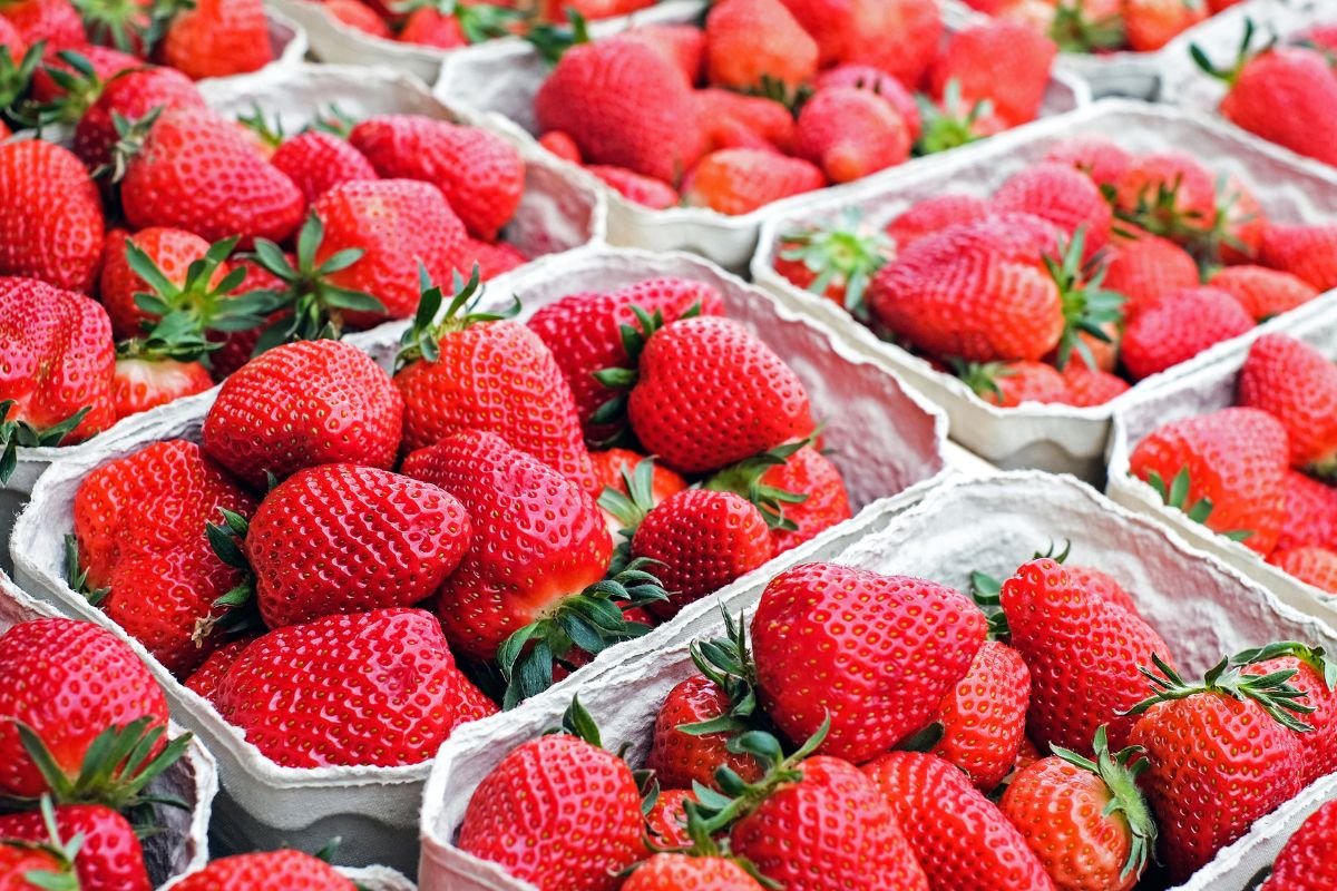 How Many Cups of Strawberries in a Pound? - A Quick Guide