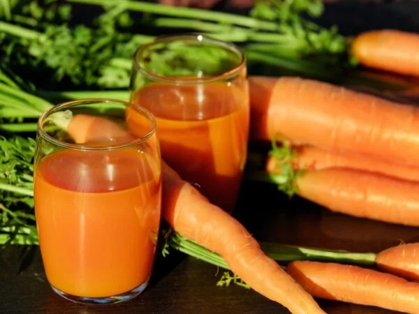How Much Carrot Juice Is Safe to Drink Daily: Health Benefits