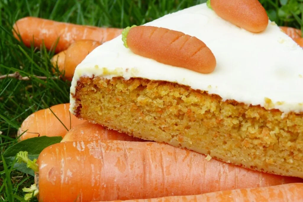 How to Decorate a Carrot Cake