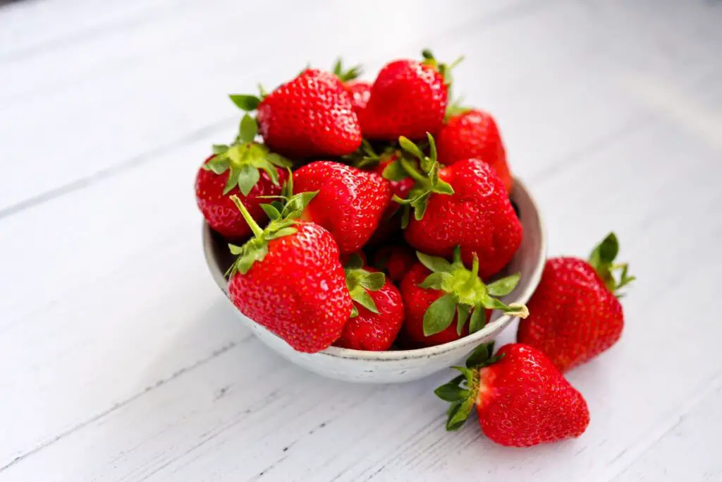 How to Dry Strawberries