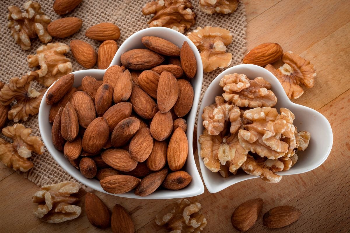 Which is Healthier: Almonds or Walnuts?
