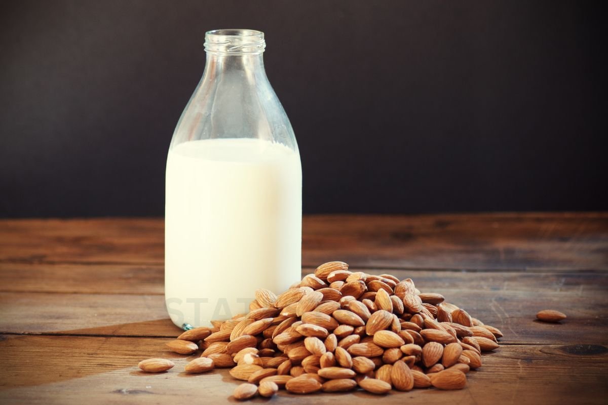 Can You Drink Almond Milk Warm: Benefits and Risks