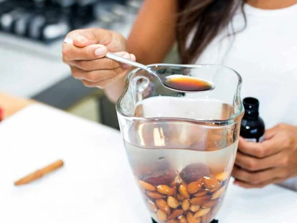 Can You Use Vanilla Extract Instead of Almond Extract: 10 Easy Swaps