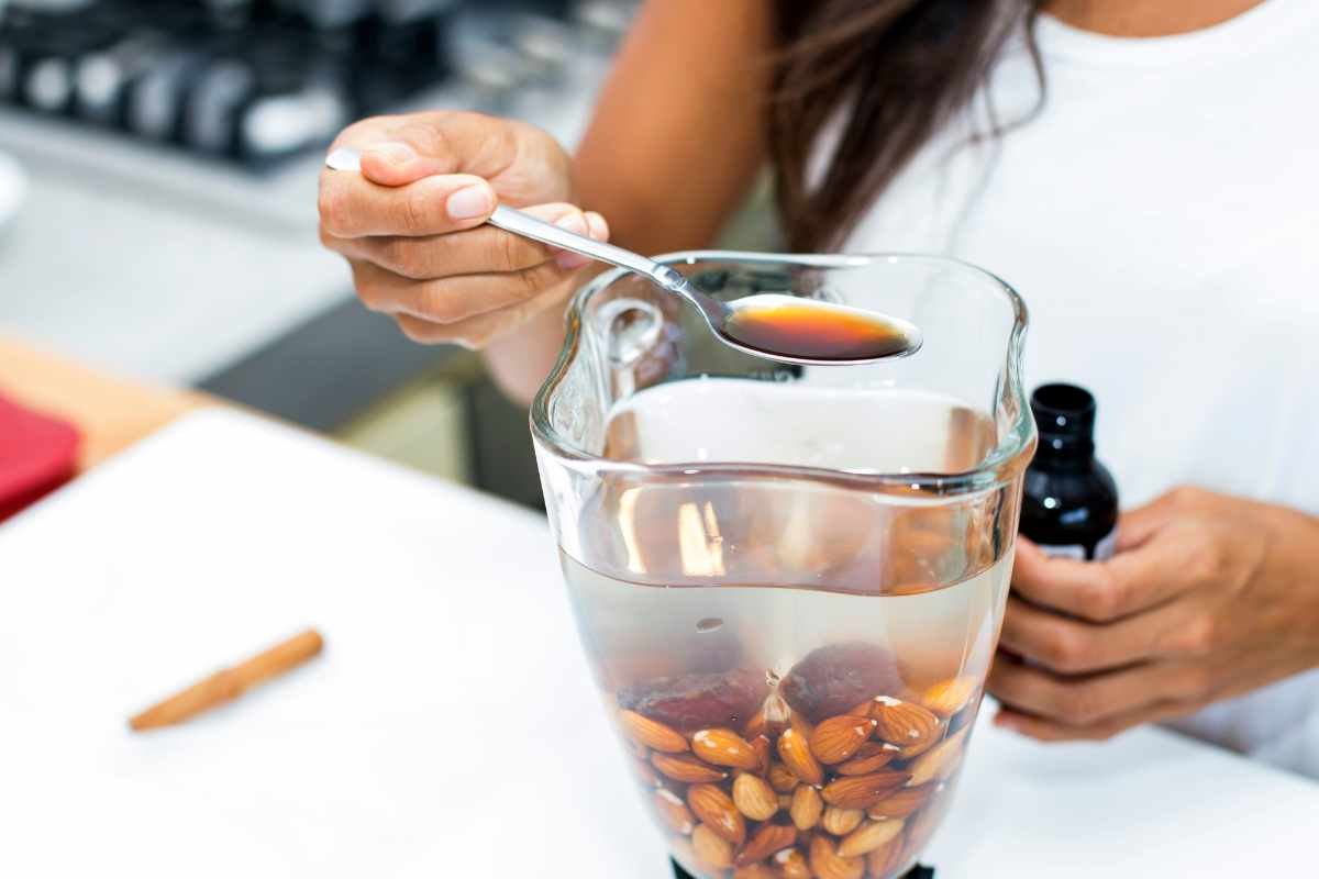 Can You Use Vanilla Extract Instead of Almond Extract: 10 Easy Swaps