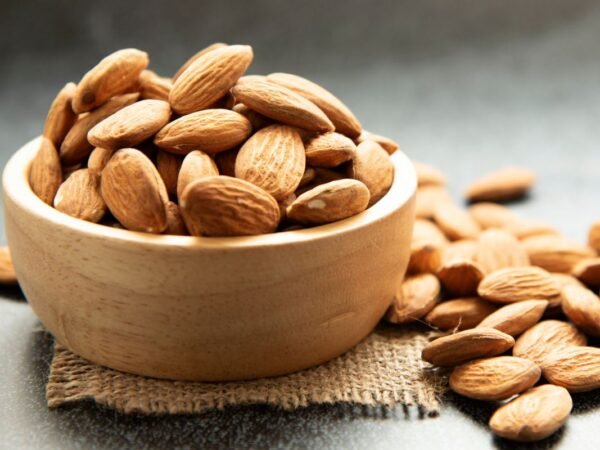 How Many Almonds in a Quarter Cup: Serving Size & Nutrition