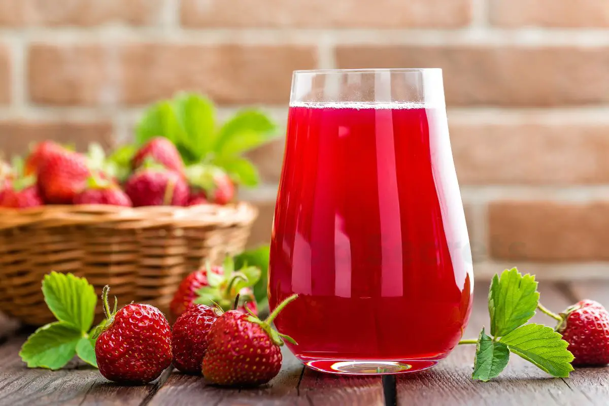 How To Make Strawberry Juice Easy Recipe With Or Without A Juicer!