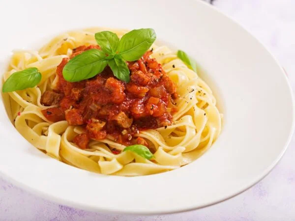 How to Thicken Spaghetti Sauce Without Tomato Paste: 17 Best Ways