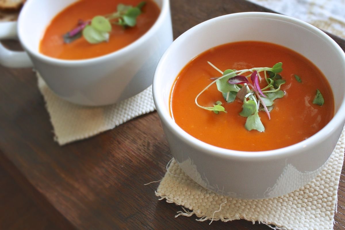 What Goes Well with Tomato Soup? 15 Delicious Side Dishes!
