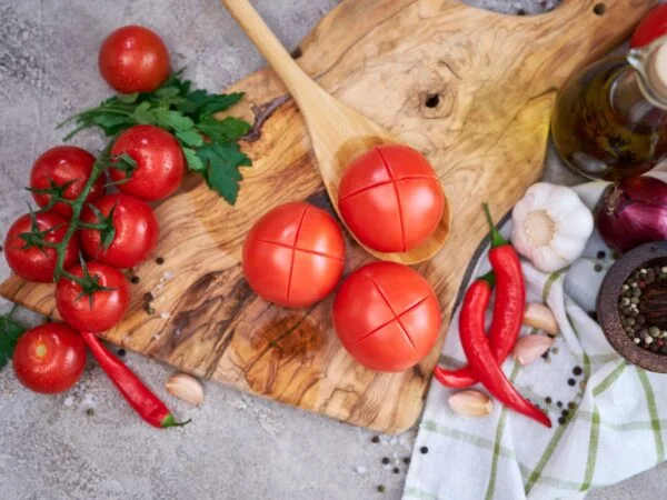 How Long to Blanch Tomatoes for Peeling: Step-by-Step Guide