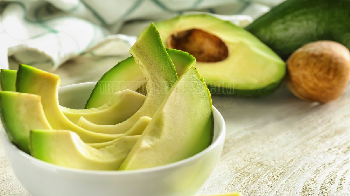 How to Keep Avocados Fresh After Cutting: Tips & Tricks