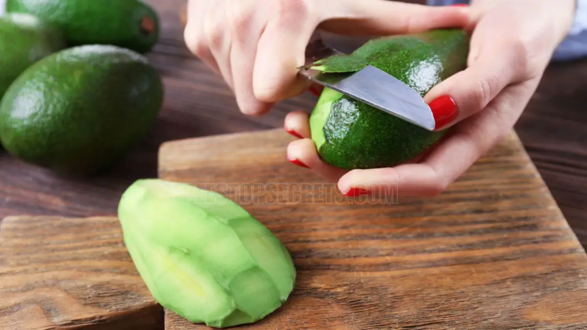 How to Peel an Avocado: A Simple Guide for Beginners