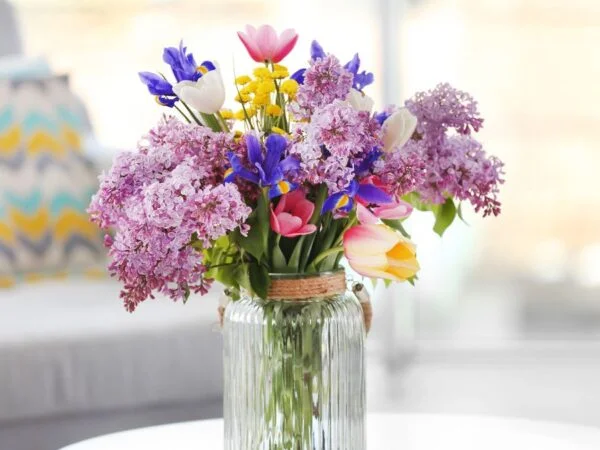 10 Proven Tips to Keep Your Vase Flowers Fresh for Weeks: Expert Guide