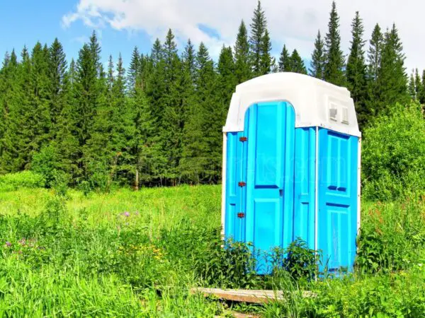 How Do Composting Toilets Work: Breaking Down Waste Efficiently